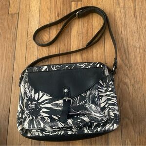 Patricia Nash Avellino Black and White Crossbody Bag In Sunflower Pattern